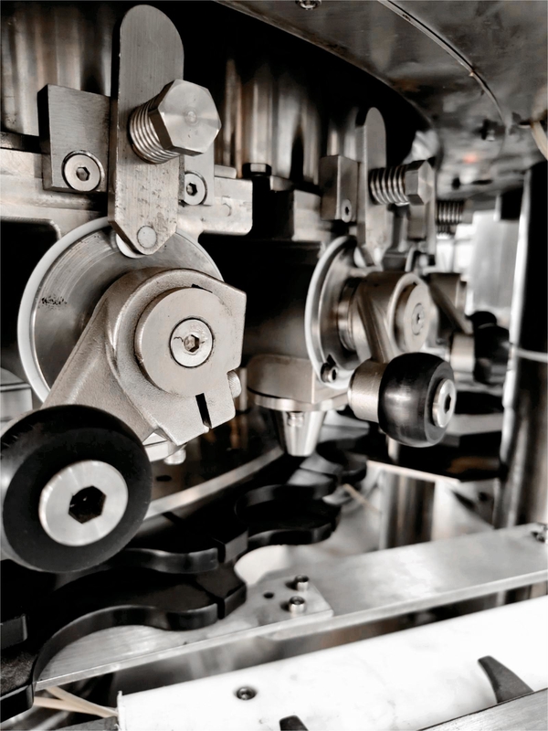 High Speed Automatic Can Filling And Seaming Machine, 36-8 Thick for Sauce, 500-600cans/min